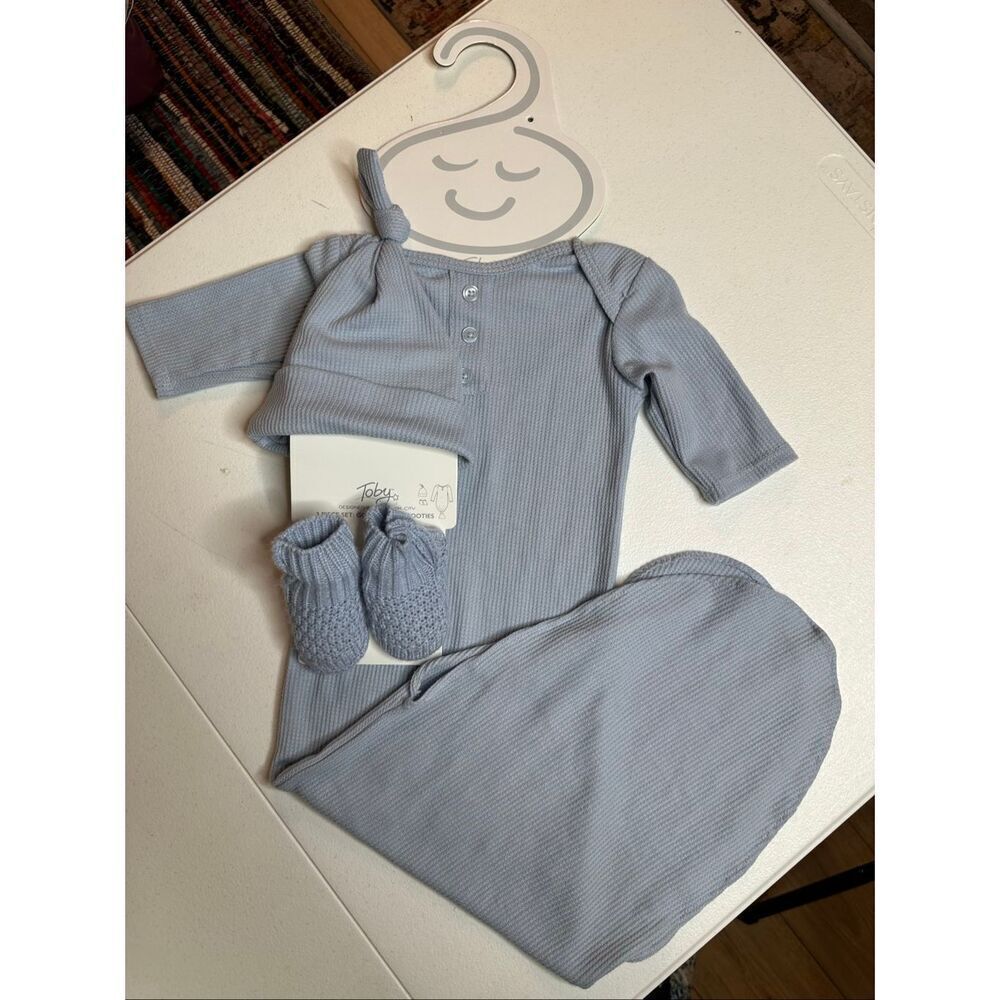 Toby Baby Light Blue 3 Piece Ribbed Knot Gown Hat & Booties Set Newborn NWT